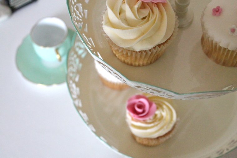 cup cake decorating
